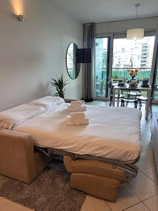 Oasi Di Relax Con Box Privato E Balcone, Vicino M1 Apartment Milan Italy